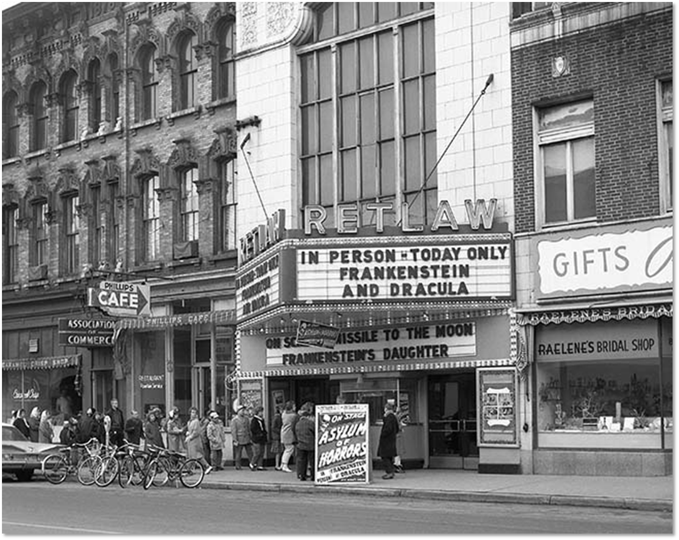 Photo shows lineup waiting for horror show tickets