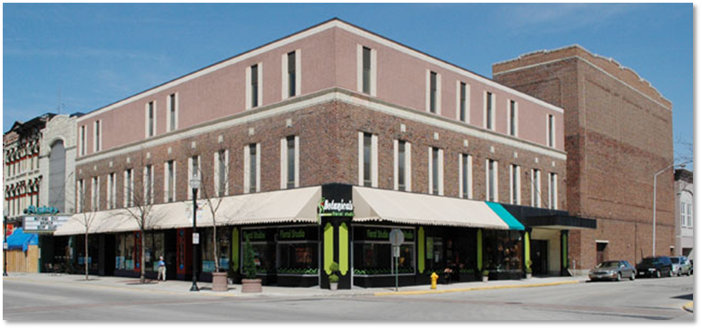 Photo of Retlaw Theater building taken in 2008